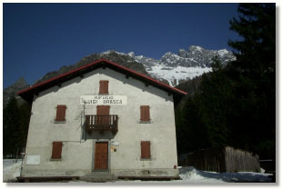 Il rifugio Brasca (foto M.Dei Cas)