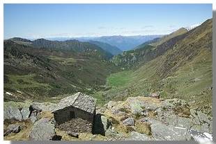 L'alta Val Varrone, vista dal sentiero per la bocchetta della Cazza. Foto di M. Dei Cas