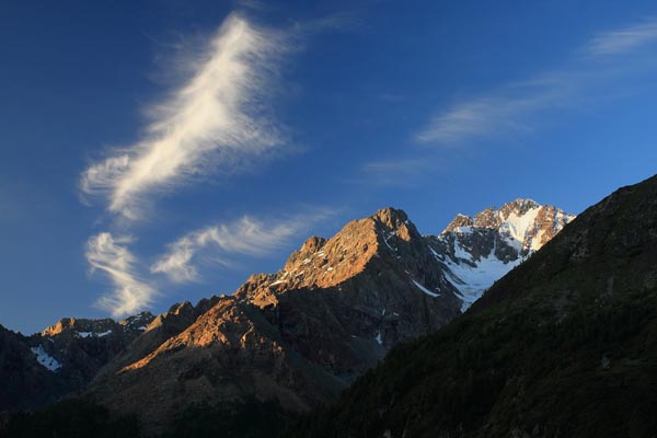 Alba sul versante Nord-Est del Monte Disgrazia (foto R.Moiola)