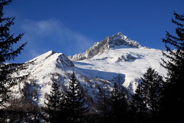 Il Monte Vazzeda visto da Chiareggio (foto R.Moiola)