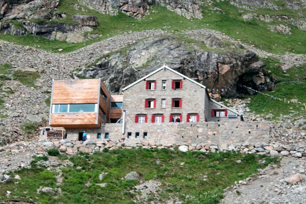 Il rifugio Chamanna Tschierva in Val Roseg (foto V.Vaninetti)