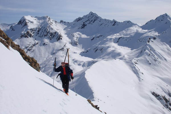 Sci alpinista sale verso la Cima di Lemma (foto R. Ganassa)