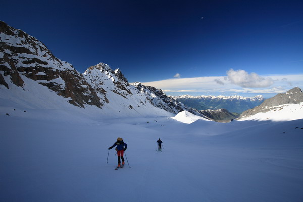 Scialpinisti salgono al Monte Disgrazia (foto R. Ganassa)