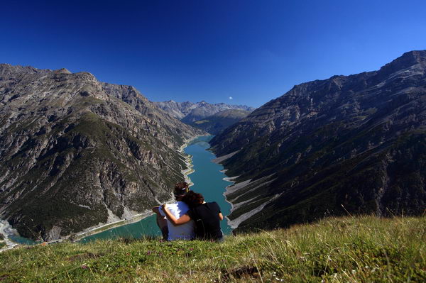 Il lago di Livigno visto dall'altro (foto R. Moiola)